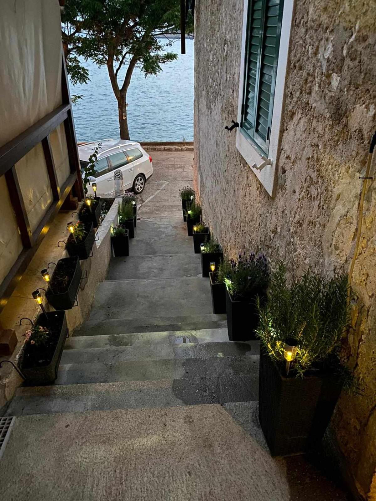 Apartments Kiro Milna  Exterior foto